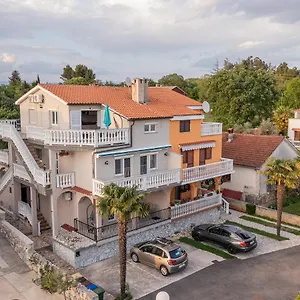 https://apartments-dino-malinska.primorje-gorskikotar.com
